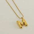 Pendente lettera M dorata 3D su una sottile catena a serpente in acciaio inossidabile - Lettera M Oro (Con Catena)