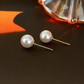 Elegant white pearl stud earrings with gold plating and silver needles for women - 8mm / White