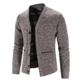 Herren-Strickjacke mit V-Ausschnitt in Kaffeemischung mit klassischem Knopfverschluss - M / Kaffeebraun