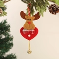 Addobbo natalizio renna in feltro con cuore rosso e campanella su un albero - Renna Cuore