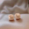Minimalist square S925 silver champagne pearl earrings on elegant silk fabric - Square Sugar Pearl Earrings - A1821 Silver