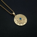 Goldene Edelstahlkette Auge des Horus mit blauem Detail und ägyptischen Symbolen - Nur goldener Anhänger
