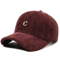 Winter-Baseballkappe in tiefem Burgunder-Fischgrätmuster mit goldenem C-Logo aus Metall - Verstellbar / Burgunderrot
