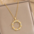 Elegante gouden titanium ketting met fonkelende zirkoon donut hanger op een sieradendoos - Goud(522)