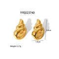 Dettaglio orecchini dorati a conchiglia con misure di altezza 3,4cm e larghezza 1,9cm - Orecchini a Bottone Geometrici Conchiglia(YYE023740)
