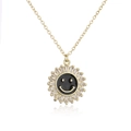 Detail der 18K Gold Sonnenblumenkette mit schwarzem Smiley und Zirkonia Steinen - Schwarzes Smiley-Gesicht