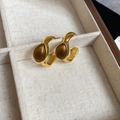 Macro detail of vintage 18k gold plated C-shape hoop earrings with amber tiger eye stones - Vintage Distressed C-shape Earrings Style (73#)