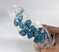 Elegante fermaglio blu con strass per acconciature a chignon dal design moderno - Fiore Grande Blu Scuro
