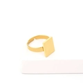 Minimalistischer verstellbarer Ring mit quadratischer Goldoberfläche für Damen in Gold - Quadratischer Ring