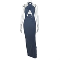 Dettaglio dell'abito lungo blu scuro con scollo all'americana, cut-out e rosa decorativa - S / Nero