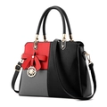 Minimalistische Handtasche in Rot Grau Schwarz mit Litschimuster aus PU-Leder - Schwarz Color Block