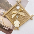Portachiavi con coniglio di peluche beige, ciondolo a cuore perlato e fiocco color crema - Coniglio Arancione