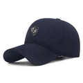 Berretto invernale da uomo in misto lana blu navy con logo a scudo in metallo - Regolabile / Blu navy