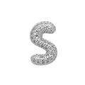 Macro-detail van zilveren letter S-bedel met micro-pavé gezette zirkonia steentjes - Letter S Stijl (DB241108-S)