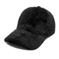 Vista detallada de la suave textura de piel sintética negra de esta gorra de béisbol - M (56-58cm) / Negro
