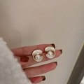 Elegantes pendientes de perla en espiral dorada con esmalte blanco de alta calidad - Estilo de Perla Geométrica en Espiral (Pendientes de Perla Geométrica Curvada de Aguja de Plata)