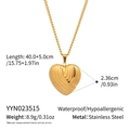 Détail du collier pendentif coeur avec dimensions 2,36cm et chaîne réglable de 45cm - Cœur à Texture de Lave Brossée (YYN023515)