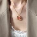 Collana ovale dorata con pietre colorate e una pietra centrale rossa a goccia - 40+5cm / Collana d'Oro (P1664)