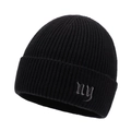 Schwarze Strickmütze aus Kerngarn mit grauer NY-Stickerei für winterliche Wärme - Einheitsgröße / Schwarz