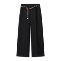 Detail van zwarte broek met hoge taille, wijde pijpen en elegante gouden kettingriem - XS / Pants / Zwart