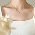 Elegante zilverkleurige ketting met een ronde parelhanger aan een fijne ketting - Parel Hanger Ketting / Staalkleur