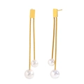 Orecchini geometrici a nappa in acciaio placcato oro 18K con perle bianche - Orecchini a bottone con perle finte a nappa / Oro
