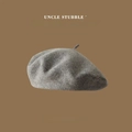 Close-up of dark grey wool beret texture and UNCLE STUBBLE branding for 2022AW - One Size / Gray
