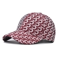 Vue détaillée de la casquette de baseball en tissu jacquard bordeaux avec motifs - Réglable / Bordeaux