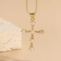 Elegante collana a croce dorata con perle bianche tonde e zirconi su catena veneziana - XL2081-1 Stile di Lusso Perla e Zirconia