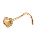 Vista macro dettagliata del piercing al naso a cuore dorato con bordo a sfere e barra a S - 0.8x7mm / Oro