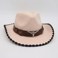 Chapeau en feutre beige avec logo tête de taureau argentée et ruban en cuir - Taille unique / Beige Bord Noir (Tête de Taureau Marron)