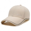 Atmungsaktive beige Sport-Basecap mit Reflexstreifen und Mesh-Seiteneinsätzen - Gebrochenes Weiß
