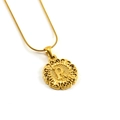 Collana a catena serpente dorata con pendente rotondo traforato e la lettera R - Lettera R