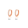 Dettaglio di orecchini a cerchio da 9mm in oro rosa con pavé di zirconi bianchi - Diametro Interno 9mm / Oro rosa