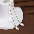 Elegante goudvergulde S925 zilveren oorbellen met witte zoetwaterparel in druppelvorm - E2055-2 Scherpe Rijstparel Oorlijn