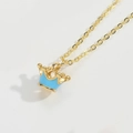 Collier chaîne dorée avec un pendentif couronne en émail bleu ciel au design épuré - Couronne Bleue