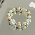 Keramik-Armband mit beigen unregelmäßigen Steinen und blauen Akzentperlen auf Spiegel - 1007-04 Canghai