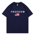 Dunkelblaues Baumwoll-T-Shirt mit weißem FREEDOM-Aufdruck und US-Flaggen-Motiv - S / Marineblau