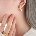 French vintage gold U-shaped earrings with white pearls and green gemstones - White Pearl Green Rhinestone (F923) / Gold Color (F923)