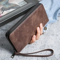Grand portefeuille long marron pour homme avec texture vintage et dragonne zippée - Marron