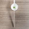 Agitatore in vetro trasparente con fiocco a farfalla verde su superficie in legno - Tubo Curvo 8*200mm / Fiocco Verde