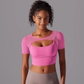 Detail der rosa Mesh-Einsätze am kurzärmeligen Yoga-Oberteil für sportliche Damen - S / Kosmosrosa