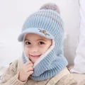 Blaue Strickmütze für Kinder mit Ohrenschützern, Fleecefutter und grauem Bommel - 2-6 Jahre (48-52cm) / Himmelblau