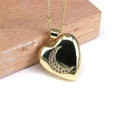 Collana con pendente a cuore dorato e luna con zirconi su espositore in legno - Luna