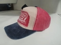 Verweerde color-block honkbalpet met vintage racing team patch en gerafelde rand - Verstelbaar (54-60cm) / Marine Rand + Watermeloen Rood