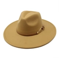 Klassieke camel wollen fedora hoed met brede rand en lederen riem met gouden gesp - M / camel