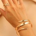 Conjunto de brazalete y anillo de hoja dorada con diseño minimalista de metal plisado - Conjunto de Brazalete y Anillo Hueco / Dorado