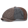 Détail d'une casquette gavroche vintage avec patchwork multicolore en tweed à chevrons - Tons de Terre Chevrons Patchwork / Color Block