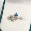 Silver ring featuring square blue gemstone with elegant dangling round diamond charm - Square Deep Blue Main Stone with Tassel Pendant Style (白金色29)