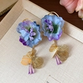 Elegante Ohrringe mit blau-violetten Stoffblumen, Goldakzenten und lila Anhängern - Blau Violett Farbverlauf Metallblatt Stil (48# Silberstift)